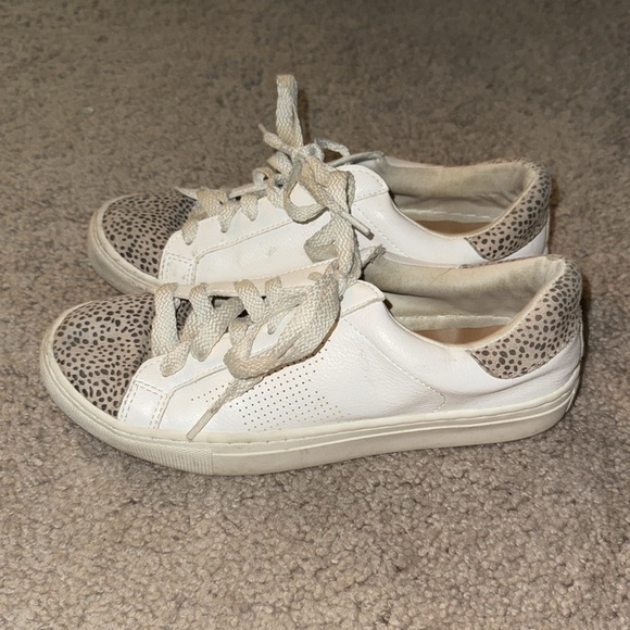 Universal Thread Sneakers - Picture 2 of 5